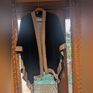 Reversible Chic Black and White Shawl